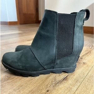 Sorel Lea Chelsea wedge in black size 9.5.